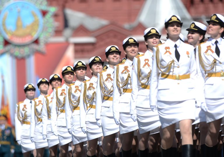 Cводный парадный расчет женщин-военнослужащих Военного университета Минобороны РФ во время военного парада на Красной площади в честь 71-й годовщины Победы в Великой Отечественной войне 1941-1945 годов Cводный парадный расчет женщин-военнослужащих Военного университета Минобороны РФ во время военного парада на Красной площади в честь 71-й годовщины Победы в Великой Отечественной войне 1941-1945 годов