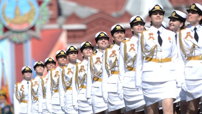 Cводный парадный расчет женщин-военнослужащих Военного университета Минобороны РФ во время военного парада на Красной площади в честь 71-й годовщины Победы в Великой Отечественной войне 1941-1945 годов Cводный парадный расчет женщин-военнослужащих Военного университета Минобороны РФ во время военного парада на Красной площади в честь 71-й годовщины Победы в Великой Отечественной войне 1941-1945 годов