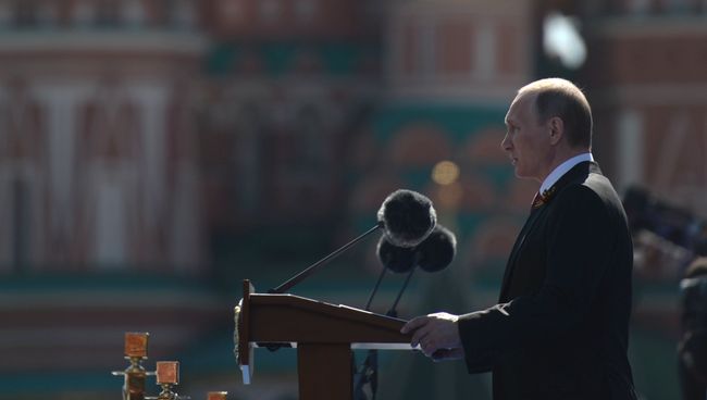 Президент России - Верховный Главнокомандующий Вооружёнными Силами Владимир Путин на военном параде в ознаменование 71-й годовщины Победы в Великой Отечественной войне 1941–1945 годов на Красной площади в Москве Президент России - Верховный Главнокомандующий Вооружёнными Силами Владимир Путин на военном параде в ознаменование 71-й годовщины Победы в Великой Отечественной войне 1941–1945 годов на Красной площади в Москве