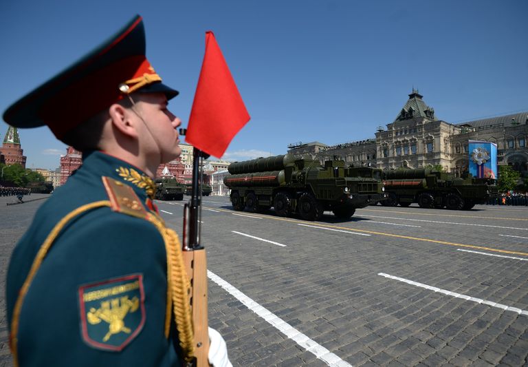 Зенитно-ракетные комплексы Триумф С-400 во время военного парада на Красной площади в честь 71-й годовщины Победы в Великой Отечественной войне 1941-1945 годов Зенитно-ракетные комплексы Триумф С-400 во время военного парада на Красной площади в честь 71-й годовщины Победы в Великой Отечественной войне 1941-1945 годов