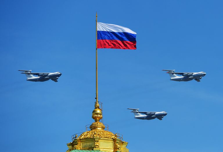 Транспортные самолеты Ил-76МД во время воздушной части военного парада в Москве в честь 71-й годовщины Победы в Великой Отечественной войне 1941-1945 годов Транспортные самолеты Ил-76МД во время воздушной части военного парада в Москве в честь 71-й годовщины Победы в Великой Отечественной войне 1941-1945 годов