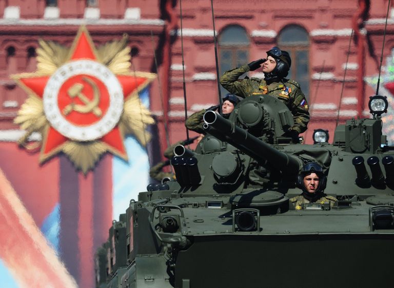Боевые машины пехоты БМП-3 во время военного парада на Красной площади в честь 71-й годовщины Победы в Великой Отечественной войне 1941-1945 годов Боевые машины пехоты БМП-3 во время военного парада на Красной площади в честь 71-й годовщины Победы в Великой Отечественной войне 1941-1945 годов