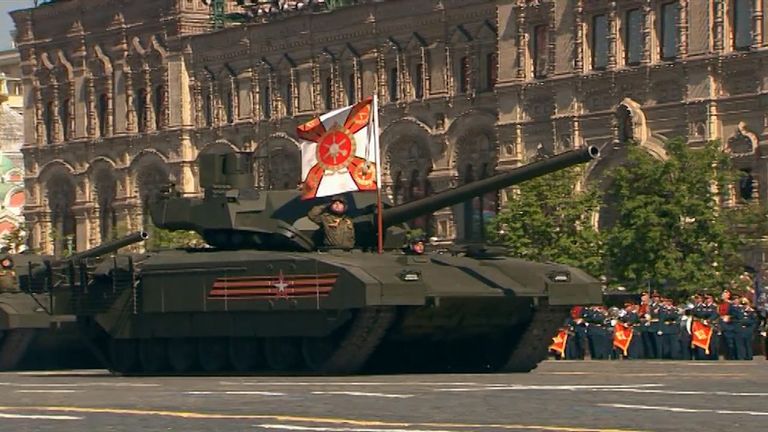 Танк Т-14 Армата и другая военная техника на параде Победы в Москве