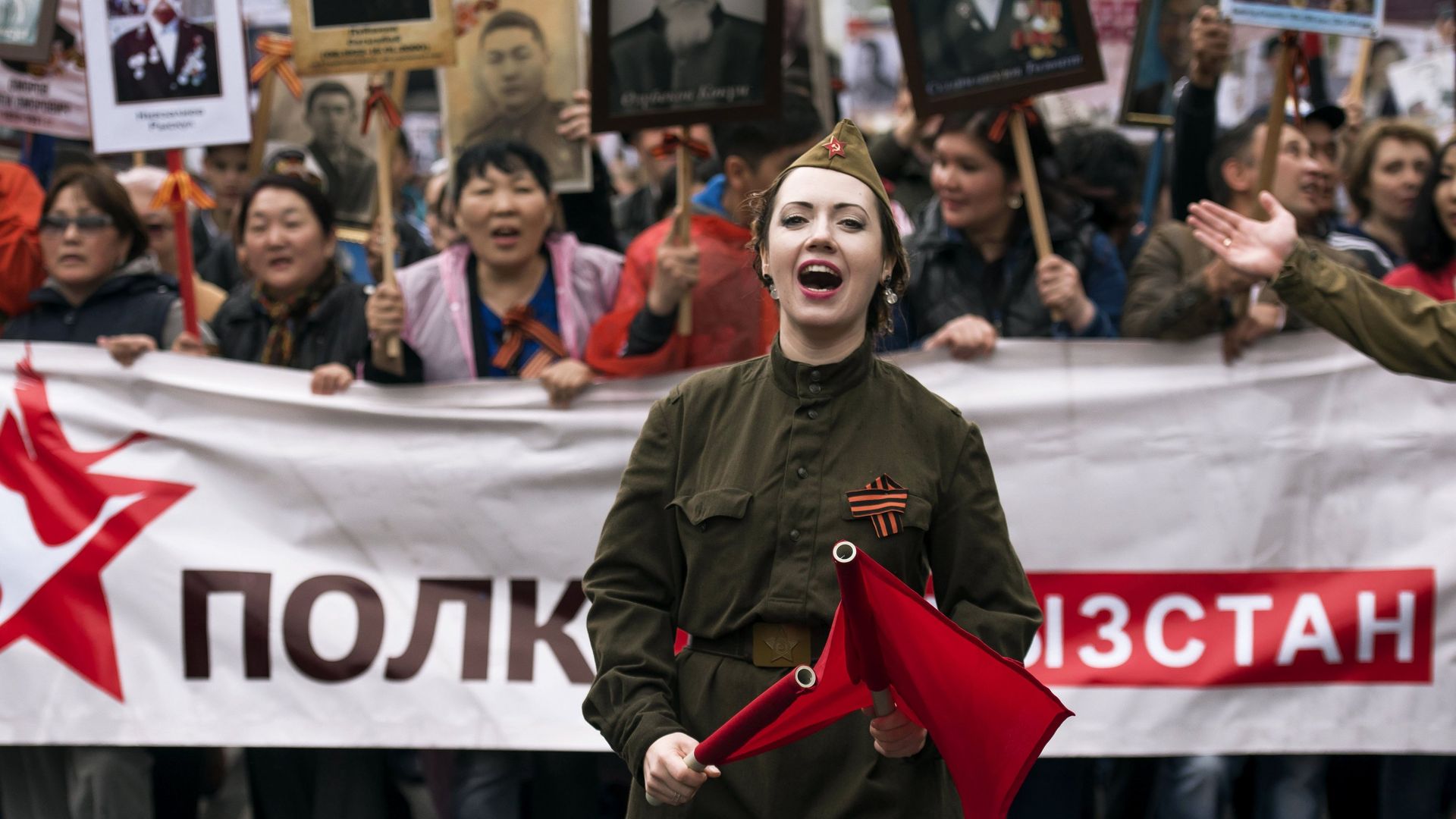 Участники шествия Бессмертный полк в честь 71-й годовщины Победы в Великой Отечественной войне 1941-1945 годов в Бишкеке Участники шествия Бессмертный полк в честь 71-й годовщины Победы в Великой Отечественной войне 1941-1945 годов в Бишкеке - РИА Новости, 1920, 08.05.2022
