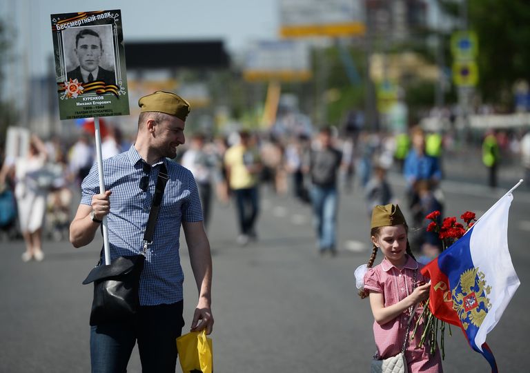 Участники шествия Бессмертный полк в честь 71-й годовщины Победы в Великой Отечественной войне 1941-1945 годов в Москве Участники шествия Бессмертный полк в честь 71-й годовщины Победы в Великой Отечественной войне 1941-1945 годов в Москве
