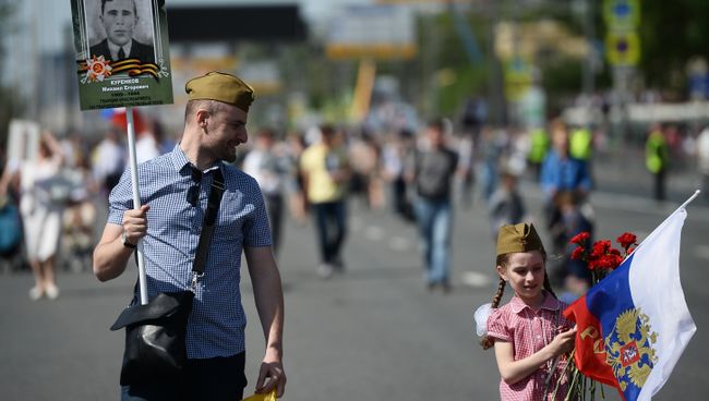 Участники шествия Бессмертный полк в честь 71-й годовщины Победы в Великой Отечественной войне 1941-1945 годов в Москве