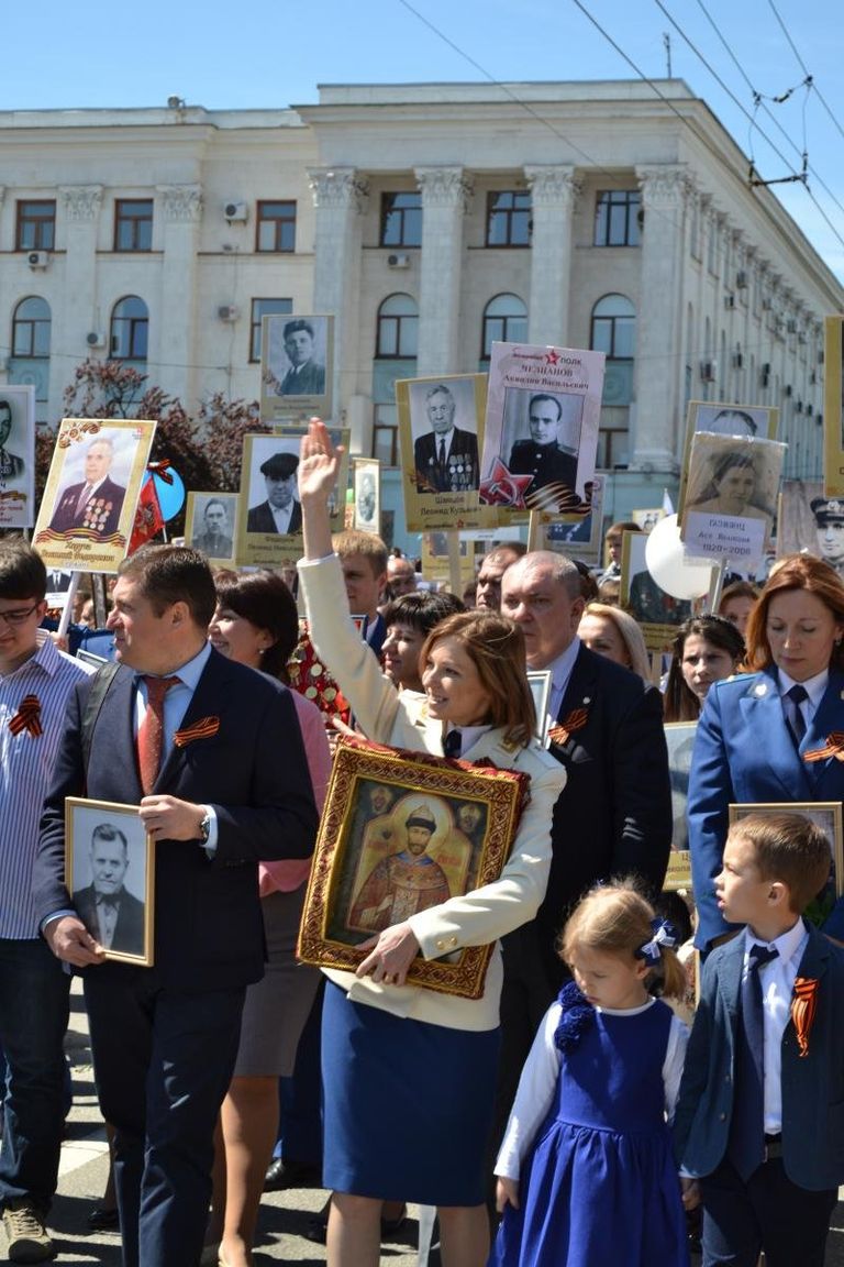 Прокурор Крыма Наталья Поклонская прошла в колонне Бессмертного полка