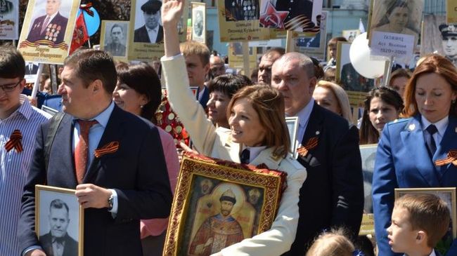 Прокурор Крыма Наталья Поклонская прошла в колонне Бессмертного полка Прокурор Крыма Наталья Поклонская прошла в колонне Бессмертного полка