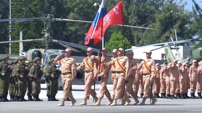 Парад в День Победы и праздничный концерт на авиабазе ВКС РФ в Сирии