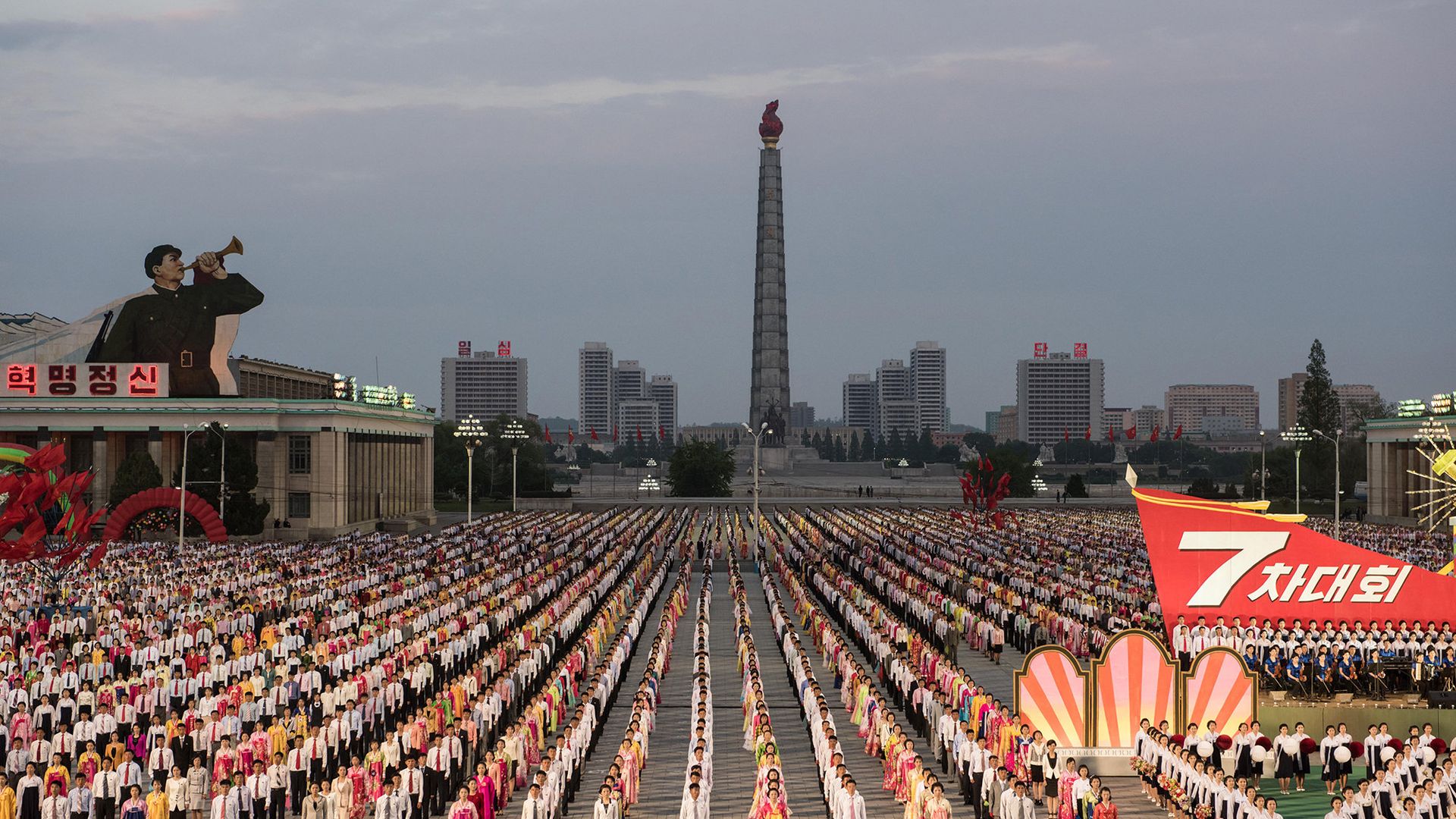 Участники парада на главной площади в Пхеньяне, Северная Корея Участники парада на главной площади в Пхеньяне, Северная Корея - РИА Новости, 1920, 23.12.2022