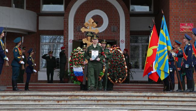 Прощание с погибшим в Сирии военным Антоном Ерыгиным. Архивное фото Прощание с погибшим в Сирии военным Антоном Ерыгиным. Архивное фото