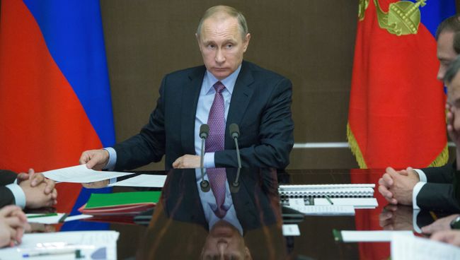 Президент России Владимир Путин проводит совещание по авиации в резиденции Бочаров ручей в Сочи.