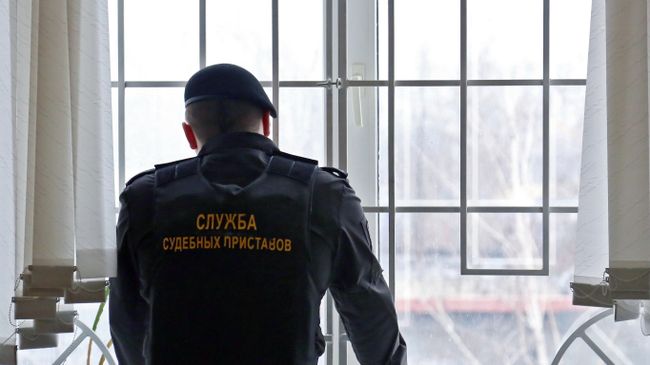 Судебный пристав. Архивное фото Судебный пристав. Архивное фото