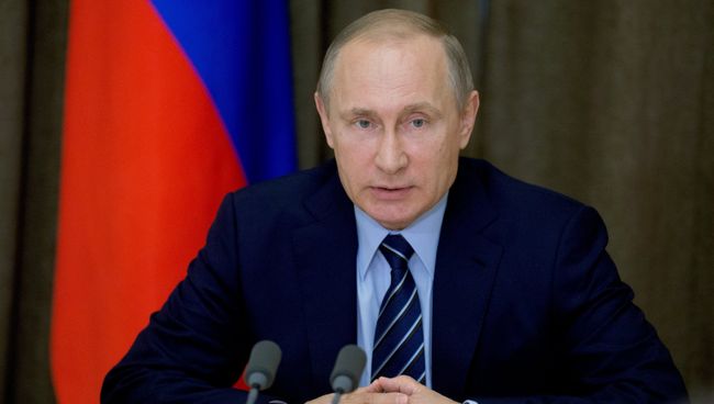 Президент России Владимир Путин на совещании с военными в резиденции Бочаров ручей в Сочи Президент России Владимир Путин на совещании с военными в резиденции Бочаров ручей в Сочи