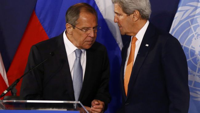 Глава МИД РФ Сергей Лавров и госсекретарь США Джон Керри. Архивное фото
