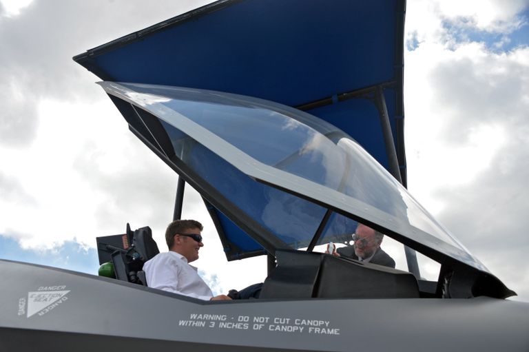 Истребитель Lockheed Martin F-35 Lightning II на Международном авиационно-космическом салоне Фарнборо-2014