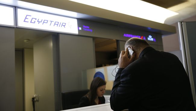Стойка компании EgyptAir в парижском аэропорту Шарль-де-Голль. Архивное фото Стойка компании EgyptAir в парижском аэропорту Шарль-де-Голль. Архивное фото