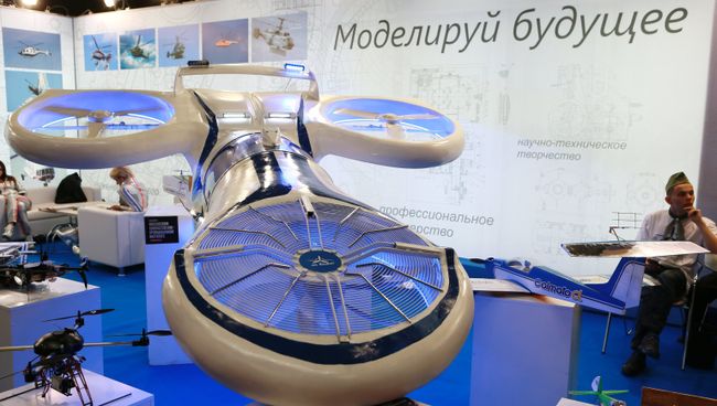 Модель трикоптера на IX Международной выставке вертолетной индустрии HeliRussia 2016 в выставочном центре Крокус Экспо в Москве Модель трикоптера на IX Международной выставке вертолетной индустрии HeliRussia 2016 в выставочном центре Крокус Экспо в Москве
