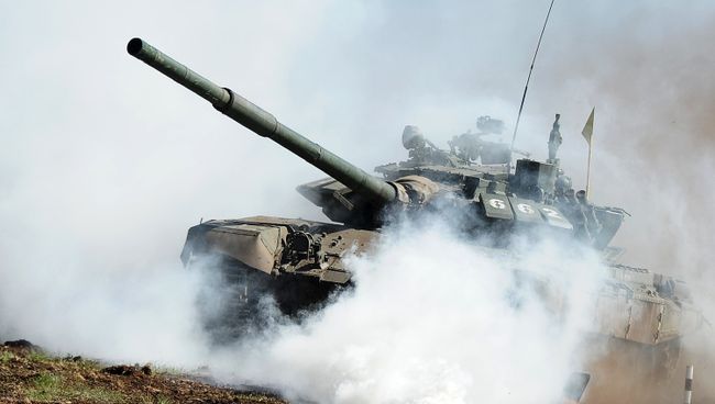 Танк Т-72 на конкурсе Танковый биатлон. Архивное фото Танк Т-72 на конкурсе Танковый биатлон. Архивное фото