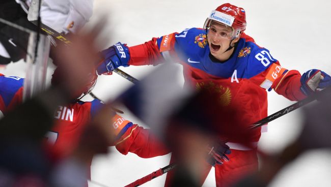 Игрок сборной России Вадим Шипачёв радуется забитому голу в мачте Россия - Германия Игрок сборной России Вадим Шипачёв радуется забитому голу в мачте Россия - Германия