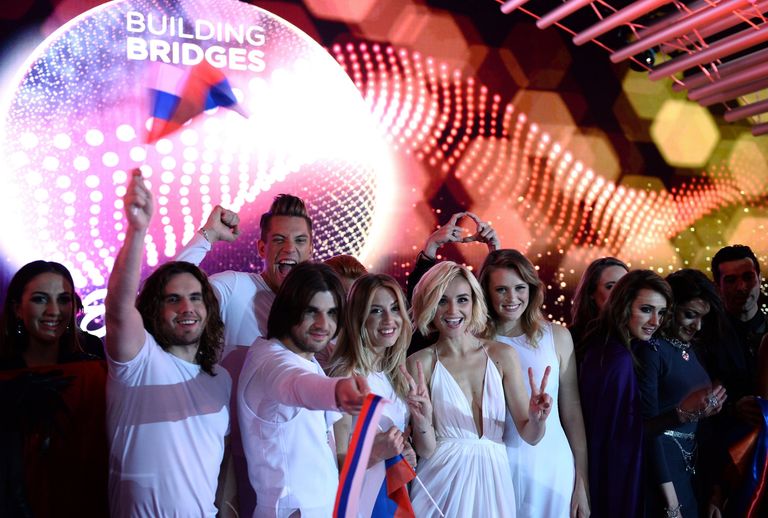 Российская певица Полина Гагарина (в центре) после выступления в первом полуфинале Международного конкурса песни Евровидение 2015 в Вене Российская певица Полина Гагарина (в центре) после выступления в первом полуфинале Международного конкурса песни Евровидение 2015 в Вене