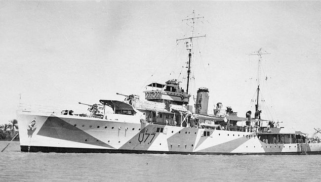 Корабль HMS Yarra с маскировочной окраской Корабль HMS Yarra с маскировочной окраской
