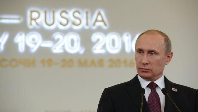 Президент Российской Федерации Владимир Путин на совместной пресс-конференции с премьер-министром Лаосской Народно-Демократической Республики Тхонглуном Сисулитом по итогам саммита Россия — АСЕАН Президент Российской Федерации Владимир Путин на совместной пресс-конференции с премьер-министром Лаосской Народно-Демократической Республики Тхонглуном Сисулитом по итогам саммита Россия — АСЕАН