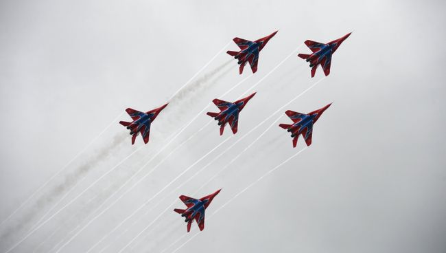 Многоцелевые истребители МиГ-29 пилотажной группы Стрижи. Архивное фото