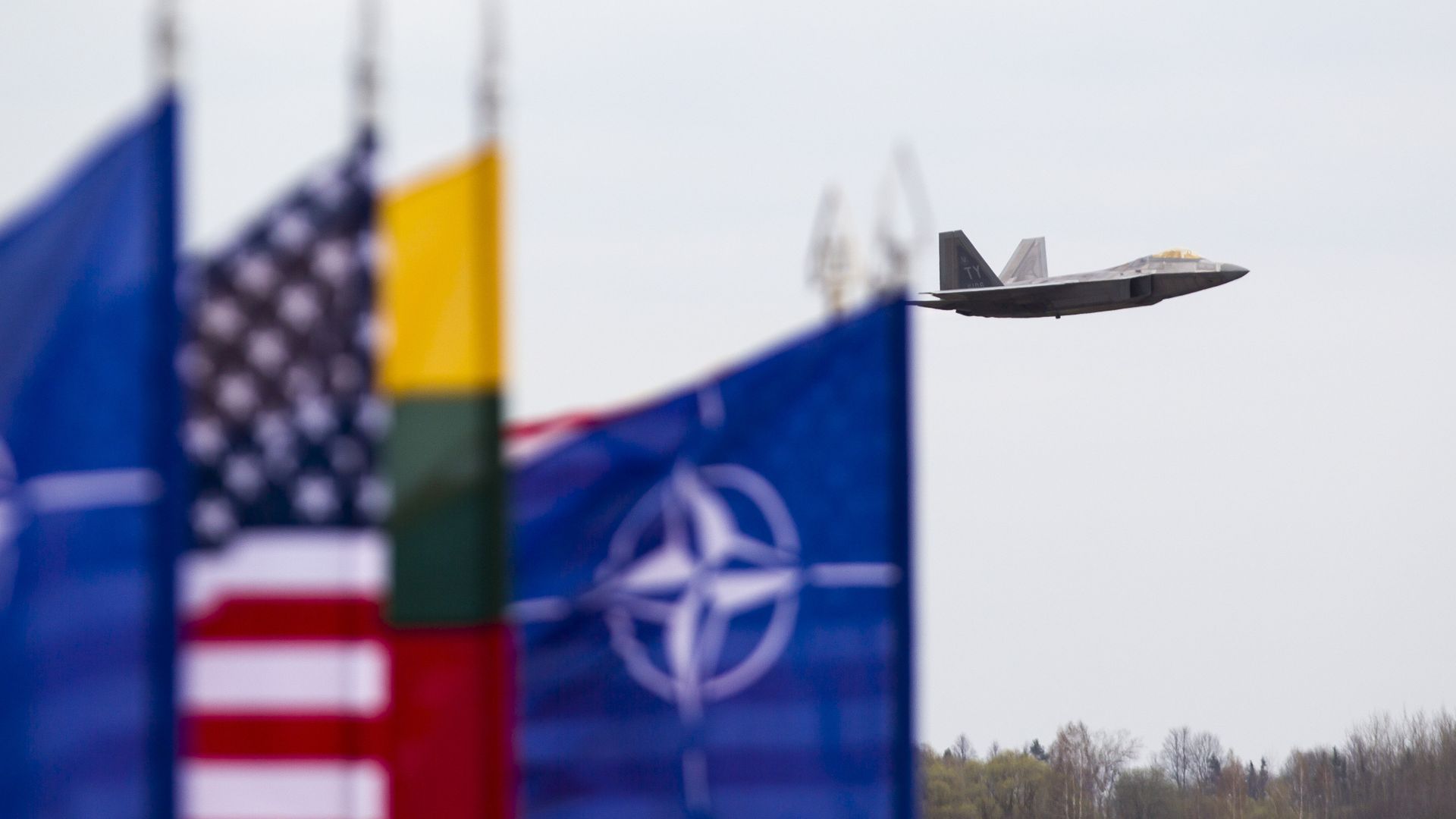 Истребитель ВВС США F-22 Raptor, Литва Истребитель ВВС США F-22 Raptor, Литва - РИА Новости, 1920, 14.12.2021