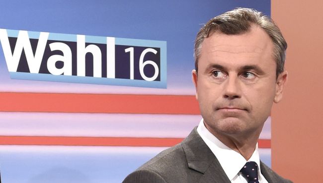 Кандидаты в президенты Александр Ван дер Беллен и Норберт Хофер, после второго тура выборов президента Австрии. 22 мая 2016. Архивное фото Кандидаты в президенты Александр Ван дер Беллен и Норберт Хофер, после второго тура выборов президента Австрии. 22 мая 2016. Архивное фото