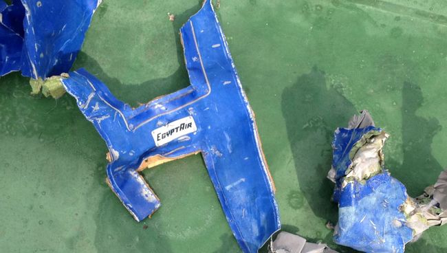 Фрагменты разбившегося самолета авиакомпании EgyptAir Фрагменты разбившегося самолета авиакомпании EgyptAir