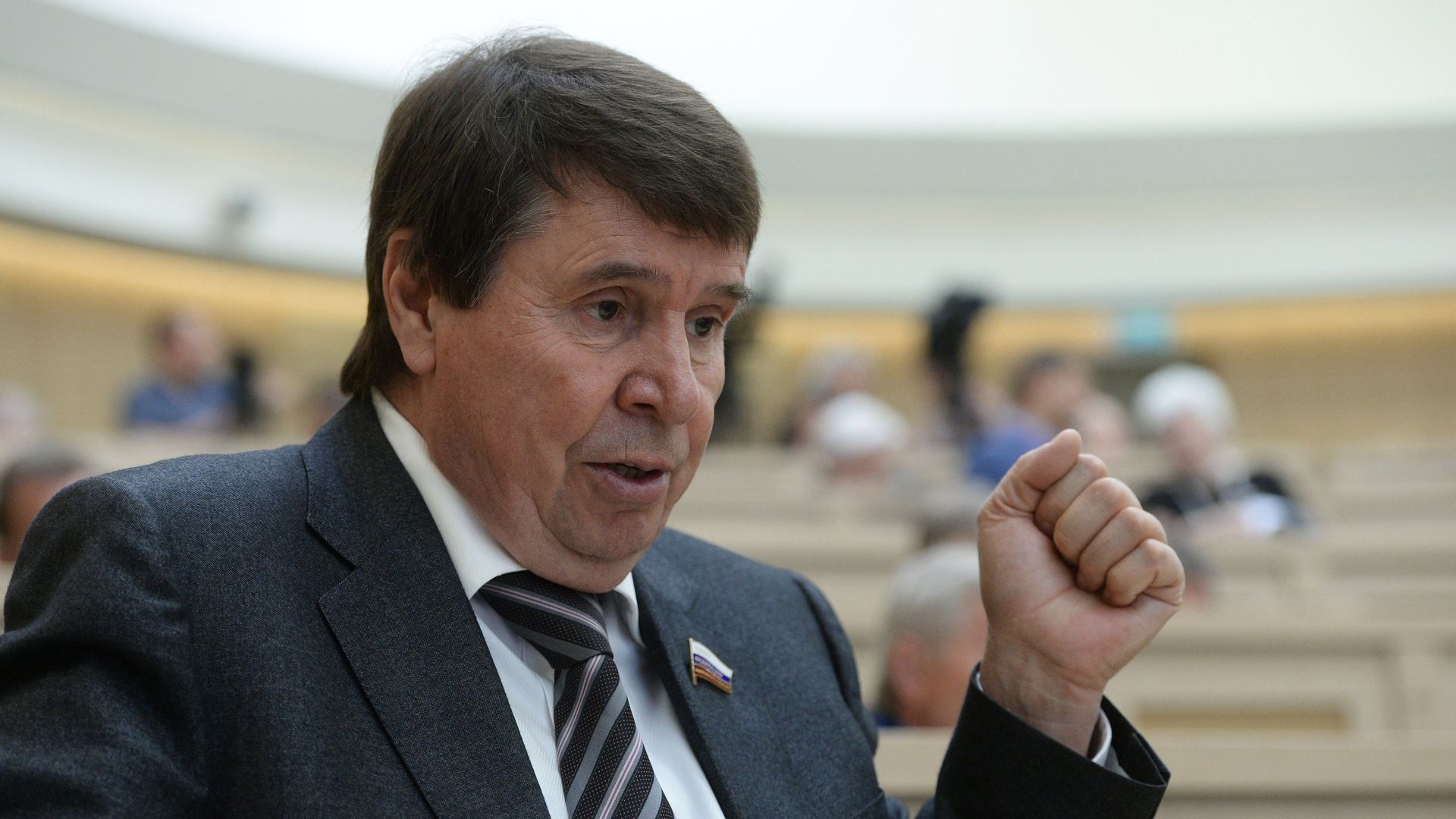 Представитель от законодательного органа государственной власти Республики Крым Сергей Цеков перед началом заседания Совета Федерации РФ Представитель от законодательного органа государственной власти Республики Крым Сергей Цеков перед началом заседания Совета Федерации РФ - РИА Новости, 1920, 01.09.2021