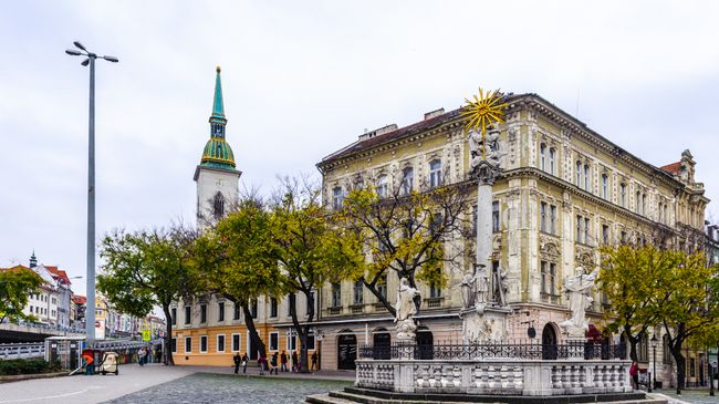 Центральная площадь в Братиславе, Словакия. Архивное фото Центральная площадь в Братиславе, Словакия. Архивное фото