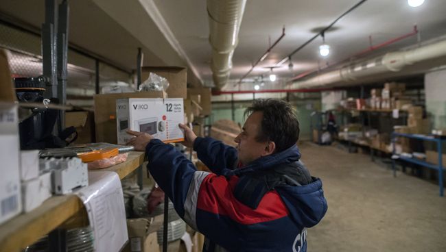 Склад для вещей в бомбоубежище на Алтуфьевском шоссе в Москве. Архивное фото Склад для вещей в бомбоубежище на Алтуфьевском шоссе в Москве. Архивное фото