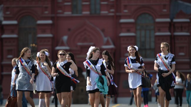 Выпускники московских школ на Красной площади в Москве