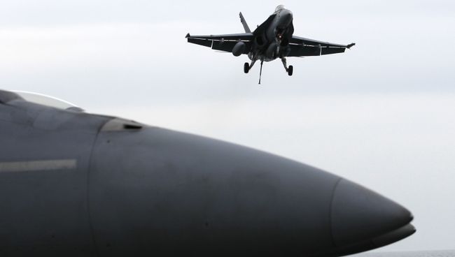 Самолет F-18 ВВС США