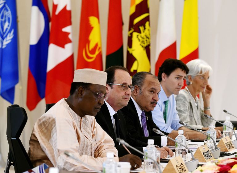 Лидеры стран-участниц большой семерки во время очередной сессии саммита G7 в Японии. 27 мая 2016 года Лидеры стран-участниц большой семерки во время очередной сессии саммита G7 в Японии. 27 мая 2016 года