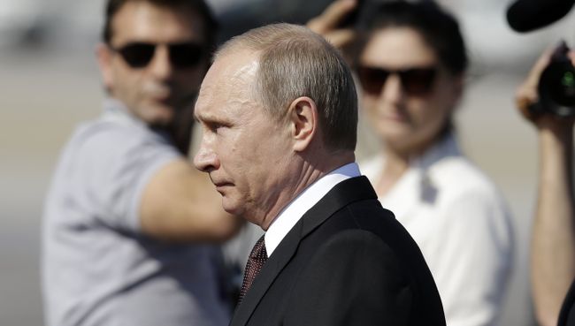 Президент России Владимир Путин в аэропорту Афин, Греция. 27 мая 2016