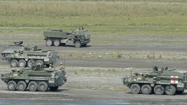 Американские реактивные системы залпового огня (РСЗО) HIMARS. Архивное фото Американские реактивные системы залпового огня (РСЗО) HIMARS. Архивное фото