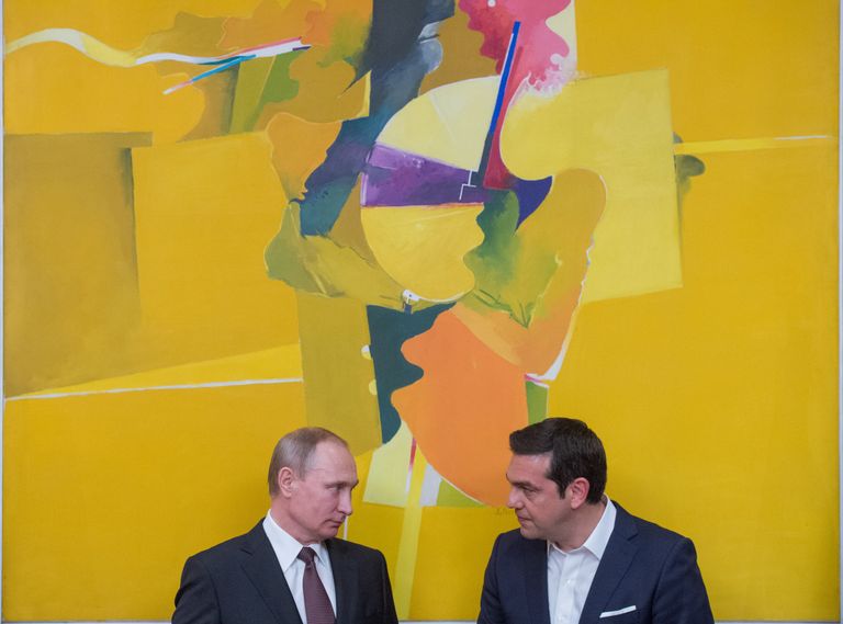Президент России Владимир Путин и премьер-министр Греческой Республики Алексис Ципрас на церемонии подписания в Афинах российско-греческих документов. 27 мая 2016 года 
