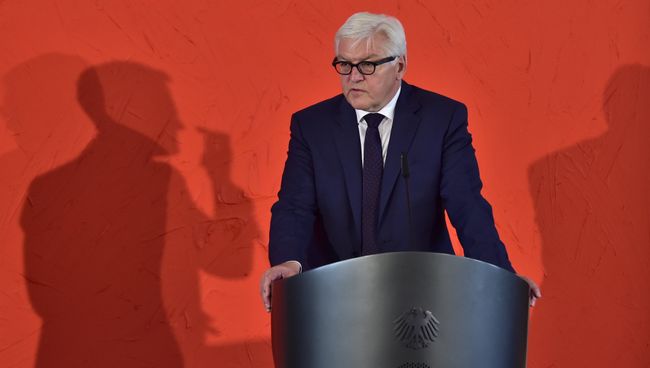 Глава МИД Германии Франк-Вальтер Штайнмайер во время пресс-конференции в Берлине. 31 мая 2016 Глава МИД Германии Франк-Вальтер Штайнмайер во время пресс-конференции в Берлине. 31 мая 2016