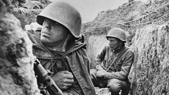 Советские воины 115-й дивизии генерал-майора Конькова Василия Фомича, готовятся к бою на левом берегу Невы Советские воины 115-й дивизии генерал-майора Конькова Василия Фомича, готовятся к бою на левом берегу Невы