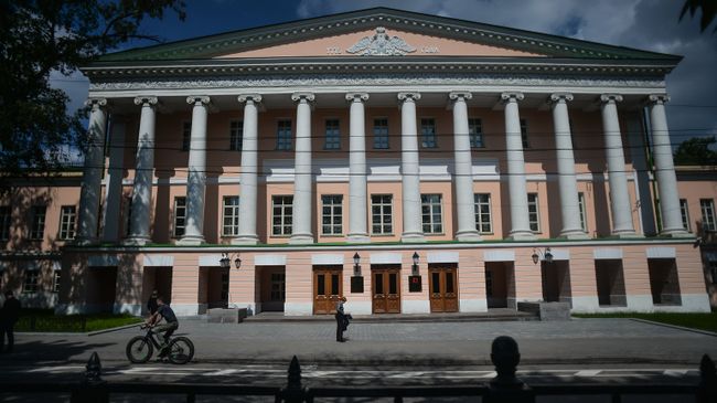 Здание Московской городской Думы на Страстном бульваре в Москве. Архивное фото Здание Московской городской Думы на Страстном бульваре в Москве. Архивное фото