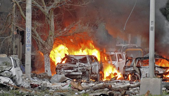 Последствия взрыва в сомалийской столице Могадишо Последствия взрыва в сомалийской столице Могадишо