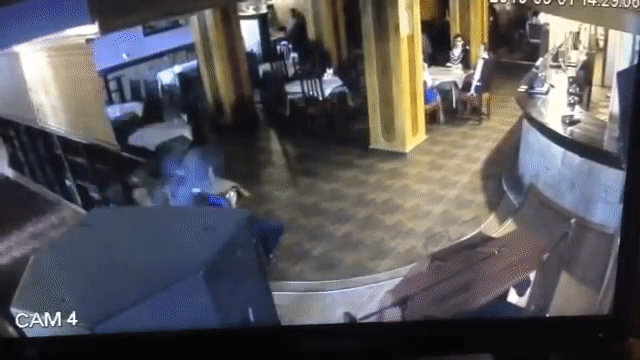 Нападение в Махачкале. Gif из видео на YouTube, Нападение в Махачкале. Gif из видео на YouTube,