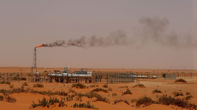 Добыча нефти. Архивное фото Добыча нефти. Архивное фото