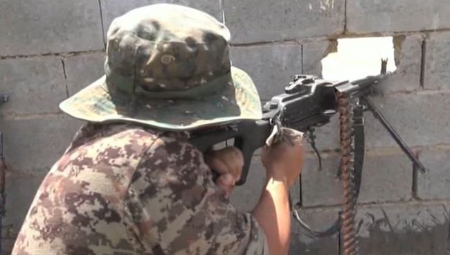 Иракские военные из пулеметов обстреляли позиции боевиков ИГ в Эль-Фаллудже Иракские военные из пулеметов обстреляли позиции боевиков ИГ в Эль-Фаллудже