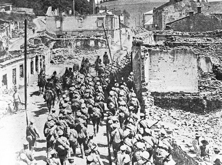 Русские войска в Бучаче, июнь 1916 года. Брусиловский прорыв. Юго-Западный фронт. Первая мировая война Русские войска в Бучаче, июнь 1916 года. Брусиловский прорыв. Юго-Западный фронт. Первая мировая война
