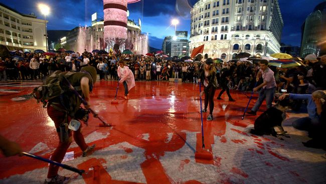 Антиправительственный протест на центральной площади в Скопье, Македония. Архивное фото Антиправительственный протест на центральной площади в Скопье, Македония. Архивное фото
