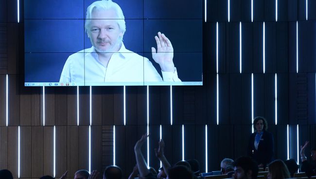 Журналист, основатель WikiLeaks Джулиан Ассанж (Австралия) выступает по видеосвязи. Архивное фото Журналист, основатель WikiLeaks Джулиан Ассанж (Австралия) выступает по видеосвязи. Архивное фото